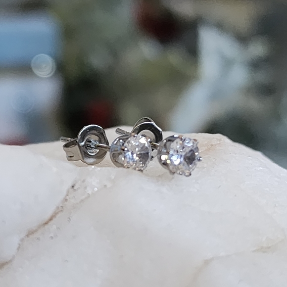 Minimalist Jewelry Petitte Silver /Rhodium Earrings Studs White Topaz Crystals - Picture 1 of 11